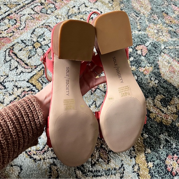 Sole Society Scyler Ruffle Suede Block Heel Sandals Sz 11 - Picture 8 of 8